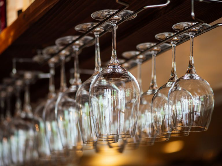 ワイングラスはドイツのペルル社製を揃えています