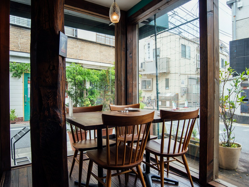 若いカップルも年配のご夫婦も【ガッターロ】でゆったりと