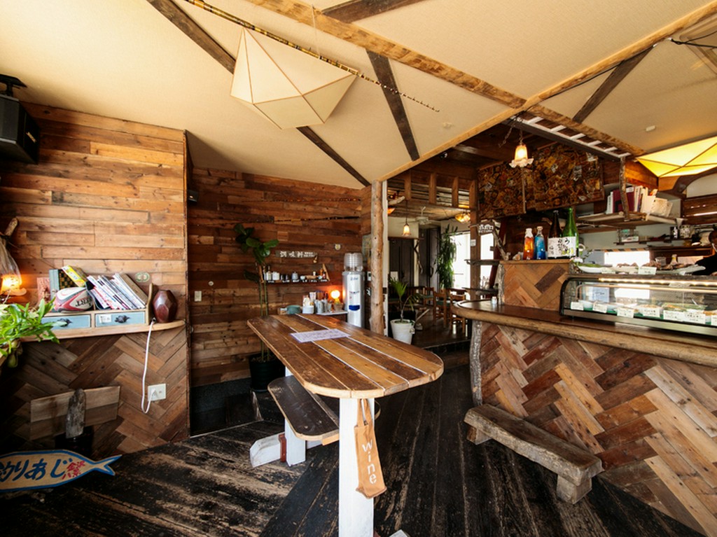 土日祝は昼飲みも可能、ちょっと一息つきたい時立ち寄って