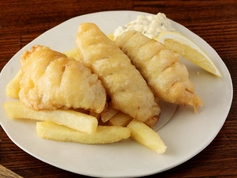 自家製タルタルソースで『FISH & CHIPS』