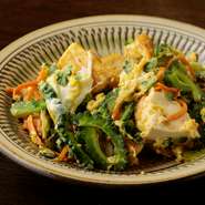 言わずと知れた沖縄料理の定番。ゴーヤー本来の味を楽しめるシンプルな味付けとなっています。ゴーヤー特有の苦みがクセになる味わい。リピーターも多い人気メニューのひとつです。