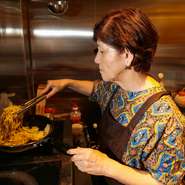 お客様と近づけるように、会話を大切にしています。いつもお友達になりたいと思い、必ず話しかけるようにしていますので、遠慮せず、気軽にお声掛けください。