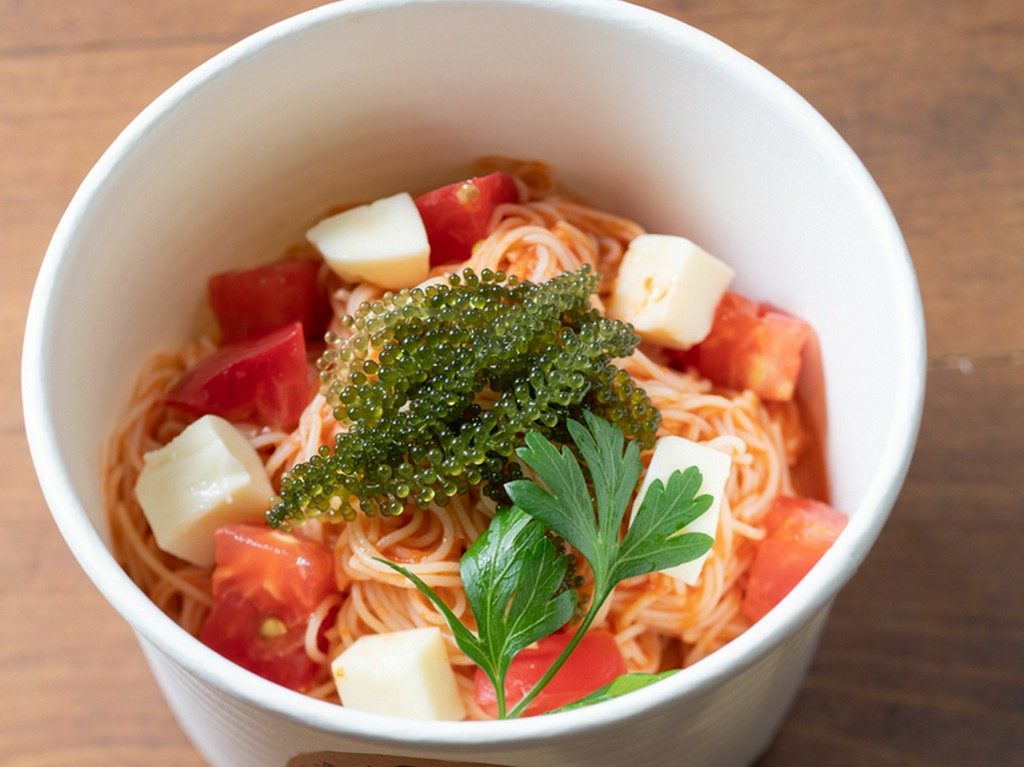 姉妹都市として交流のある名護市から取り寄せる沖縄県産の食材