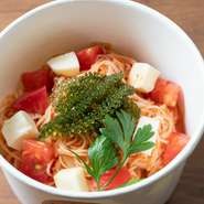 館林市と姉妹都市として交流のある地域の食材を使った料理が堪能できます。その第一弾が名護市、沖縄アグー豚や、ゴーヤ、シークヮーサー、海ぶどうを使ったカフェメニューは新鮮です。