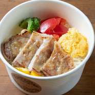 群馬県産のやまと豚は、柔らかい食感とクセのないまろやかな旨みと甘みが特徴。【KANRIN　CAFE】オリジナルのしょうがソースを使った『上州ポークのしょうが焼きランチ』は心もお腹も大満足です。