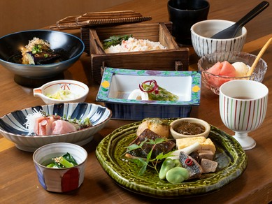 料理と合わせて楽しみたい日本酒。定番から季節ものまで充実