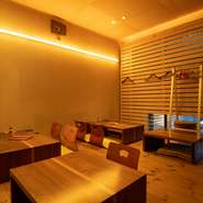 優しい時間が流れる和の空間では、20名までの宴会が開催できます。貸切をご希望の方はお店の方にご相談を。多彩な料理を味わえるコース料理も多数用意されており、宴席を盛り上げてくれます。