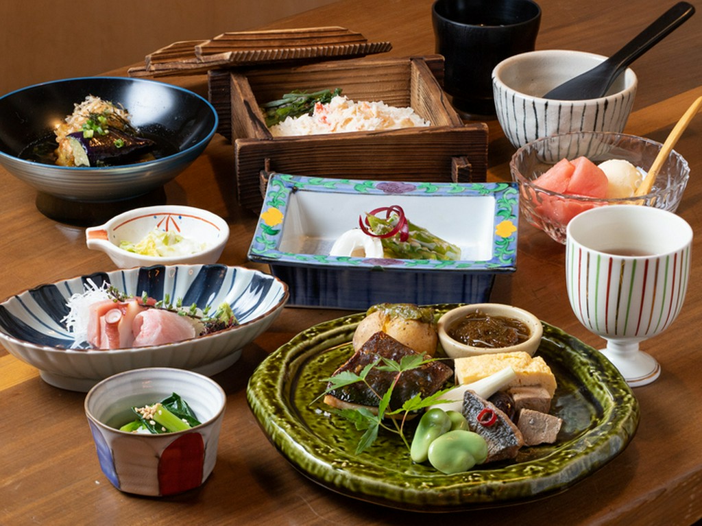 和と洋・中が融合したくずし割烹『おまかせコース』前日までの予約制になります。