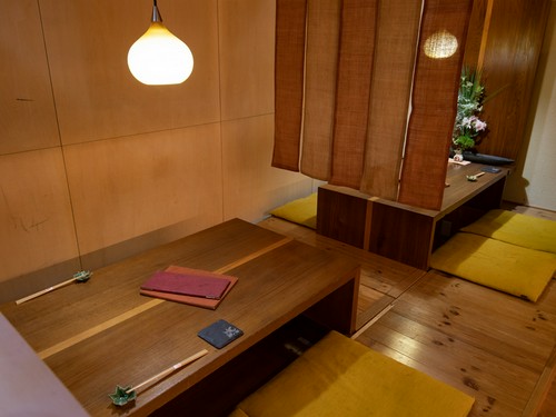 木の温もりが心地良く、ゆったりと過ごせるつくり