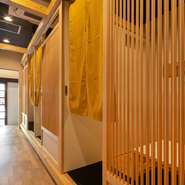 オーナー企業が内装業なだけに、テーブルや床の木づかいには、ちょっと贅沢しています。お仕事中は靴を脱ぐこともない方も、木の床の感触やほんのり爽やかな木の香に癒やされてください。