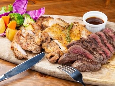 お肉好きには見逃せない。大勢でシェアして食べたい、ボリューム満点の『蔵スペシャル』