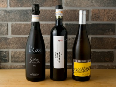 湖南料理と相性のいいナチュラルワインも充実