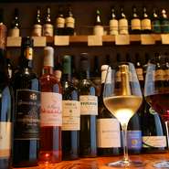 恵比寿合コンは当店で決まり！
豊富なワインを飲みながらワンランク上のおしゃれ合コンを。フランス産を中心に、ボトルで約50種類が揃う充実したワインの取り揃え。
