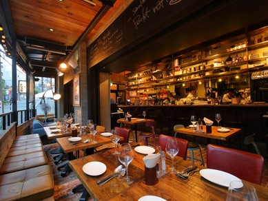 グラスワインの種類は常に10種類以上！ワイン好きには最高