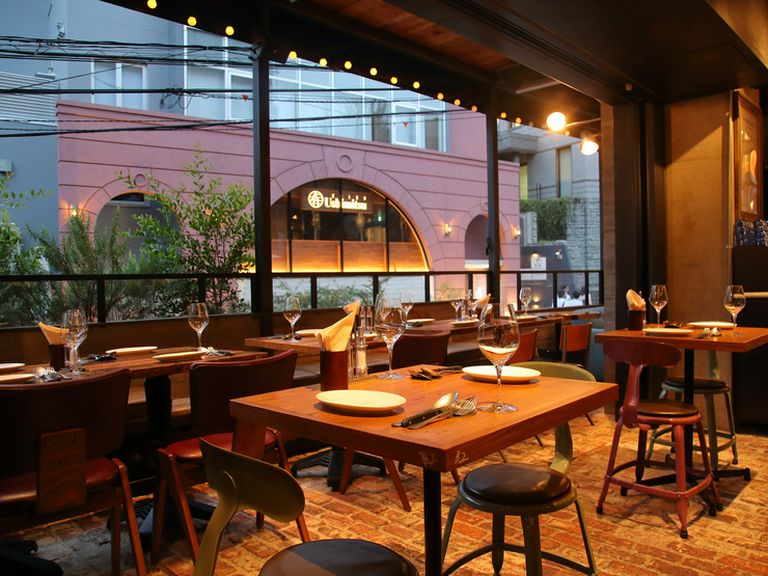 季節の風を感じるオープンテラス