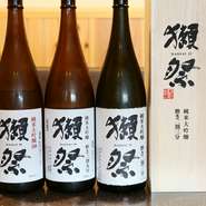 日本全国のプレミアム日本酒は厳選した26種類を用意。さらに、岡山県の地酒は6種類揃えています。定番にするよりも季節や仕入れに応じて内容は変わるため、訪れる楽しみがあります。