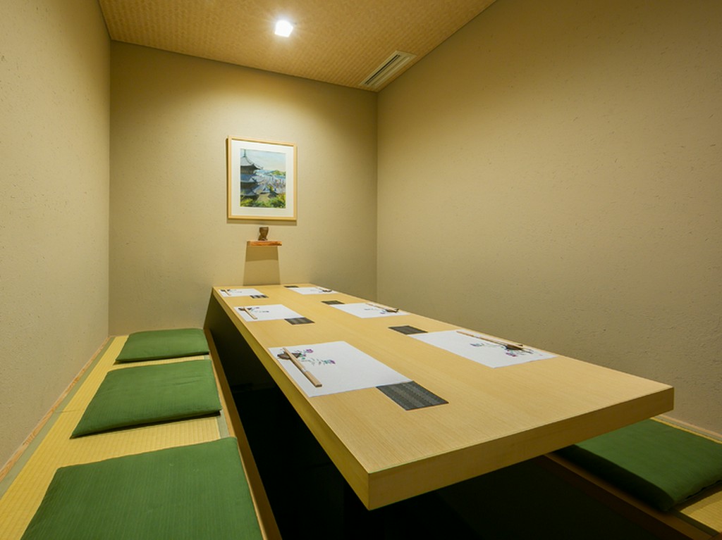 利用シーンに合わせてチョイスできる、全24席の個室