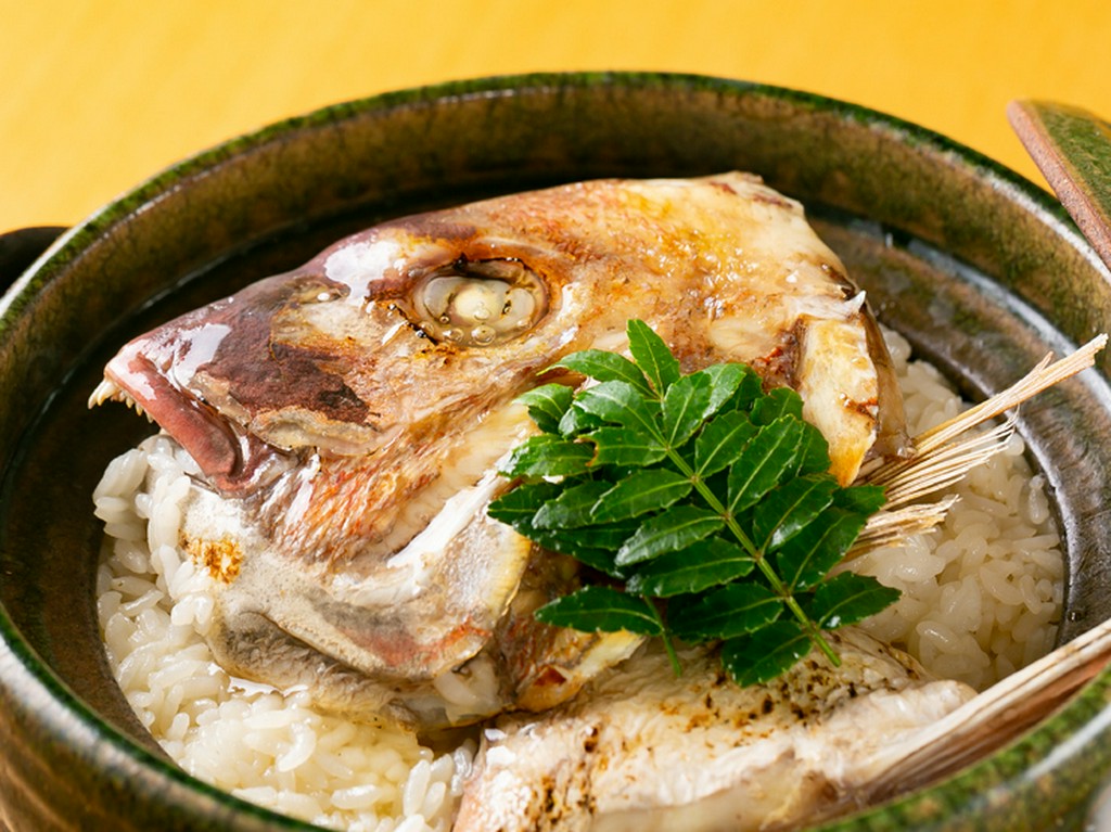 鯛本来の旨みと味わいをシンプルに堪能『鯛の土鍋御飯』