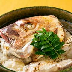 鯛本来の旨みと味わいをシンプルに堪能『鯛の土鍋御飯』