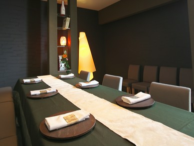 いろいろなニーズに応えてくれる、6名用の個室を完備