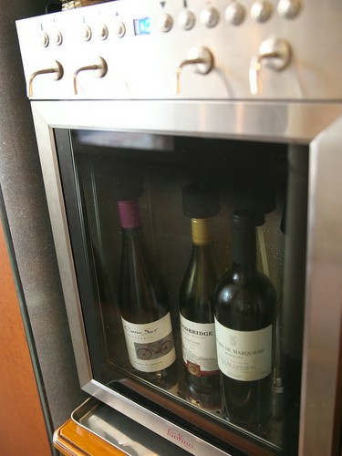 フレンチに欠かせないワインは、ワインサーバーでしっかり管理