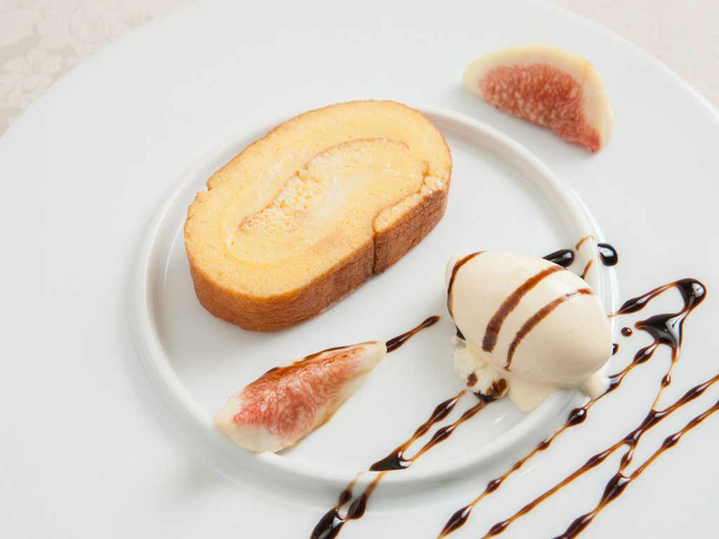 二人の時間を彩る、華やかなスイーツ