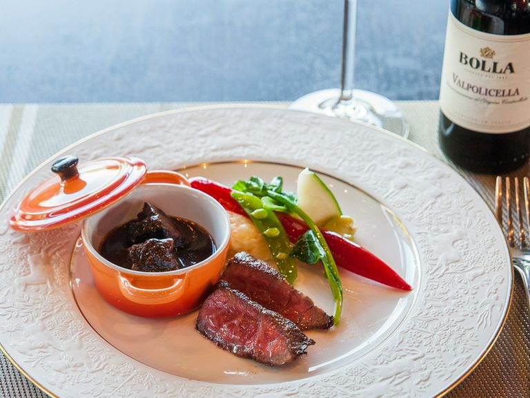 本格フレンチを堪能しながらロマンチックな一夜を過ごす