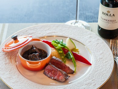 本格フレンチを堪能しながらロマンチックな一夜を過ごす