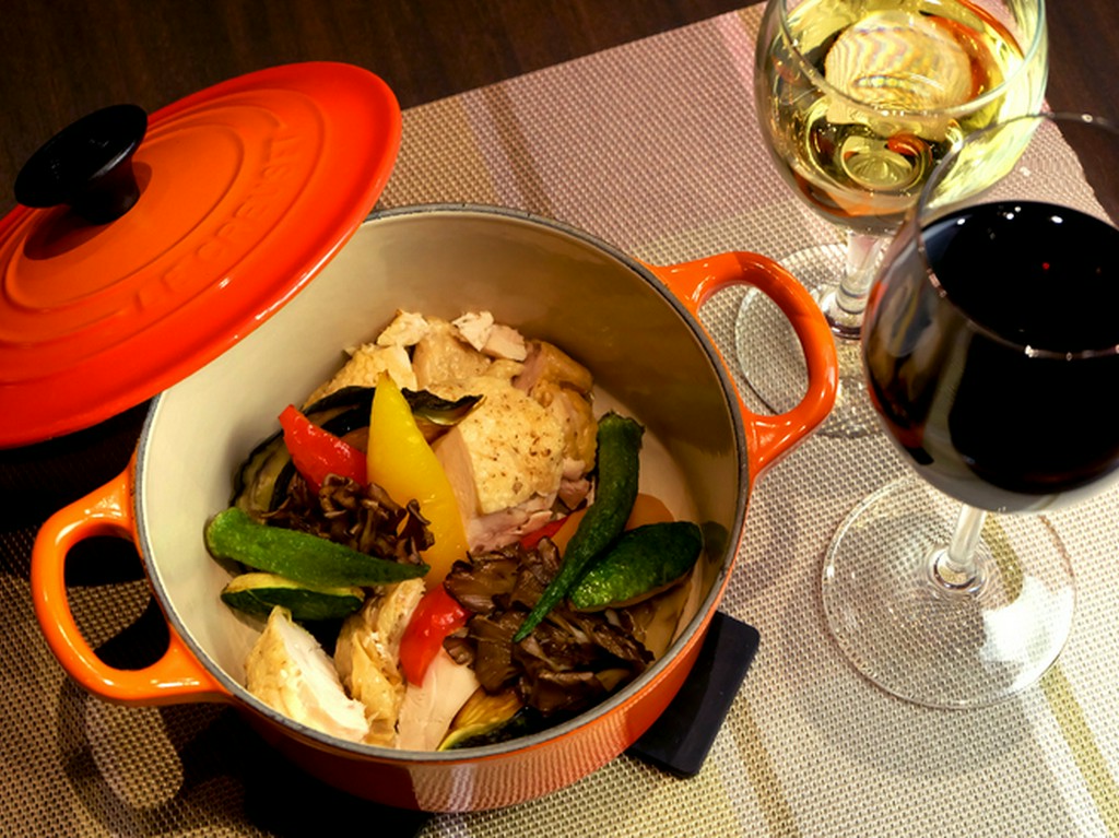 本格フレンチとワインで乾杯！　華やかな女子会をプロデュース