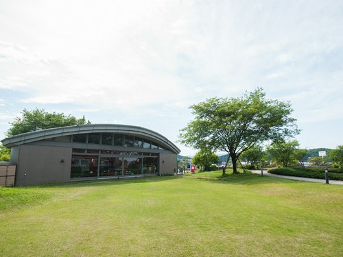 大きな窓から望む開放感抜群の風景