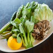 良質な野菜や米が豊富に揃う福井県ならではの食材を、たっぷり使用しています。その季節に一番おいしいものを厳選し、素材の持ち味を活かした料理で提供。福井の魅力を存分にご堪能ください。