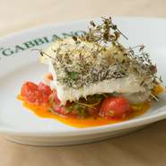 メニューの約8割から9割が魚料理、という【イル　ガッビアーノ】。金山氏が毎日、新鮮な旬のものを目利きしています。魚の種類にはこだわらず、その時々で良い状態のものだけを仕入れています。