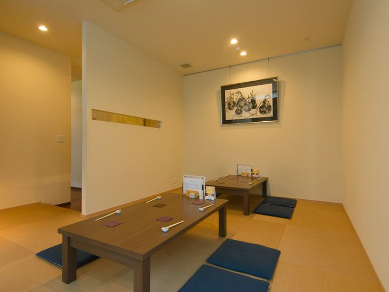 ゆったりくつろげる座敷は、子ども連れのファミリーにも好評