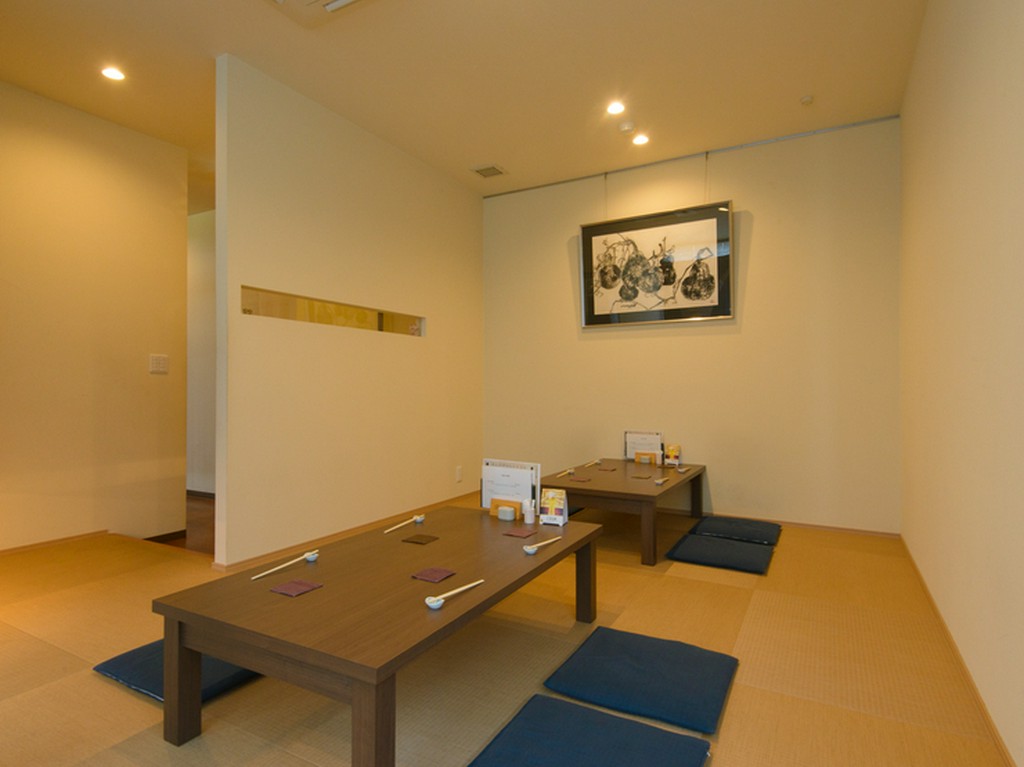 ゆったりくつろげる座敷は、子ども連れのファミリーにも好評
