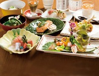 法事等でご利用いただけるコースになります。お値段は6050円～としてますので、ご希望の金額をお伝えください。

2日前の予約。
2名様～