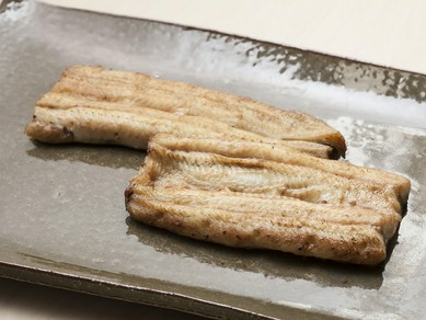 ふわふわ！　素材が良いからこそできる『「共水うなぎ」白焼き』