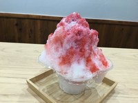 生シロップのかき氷
いちご、みかん、ゆず、りんご、ぶどう、さくらんぼ、マンゴー、みるく
