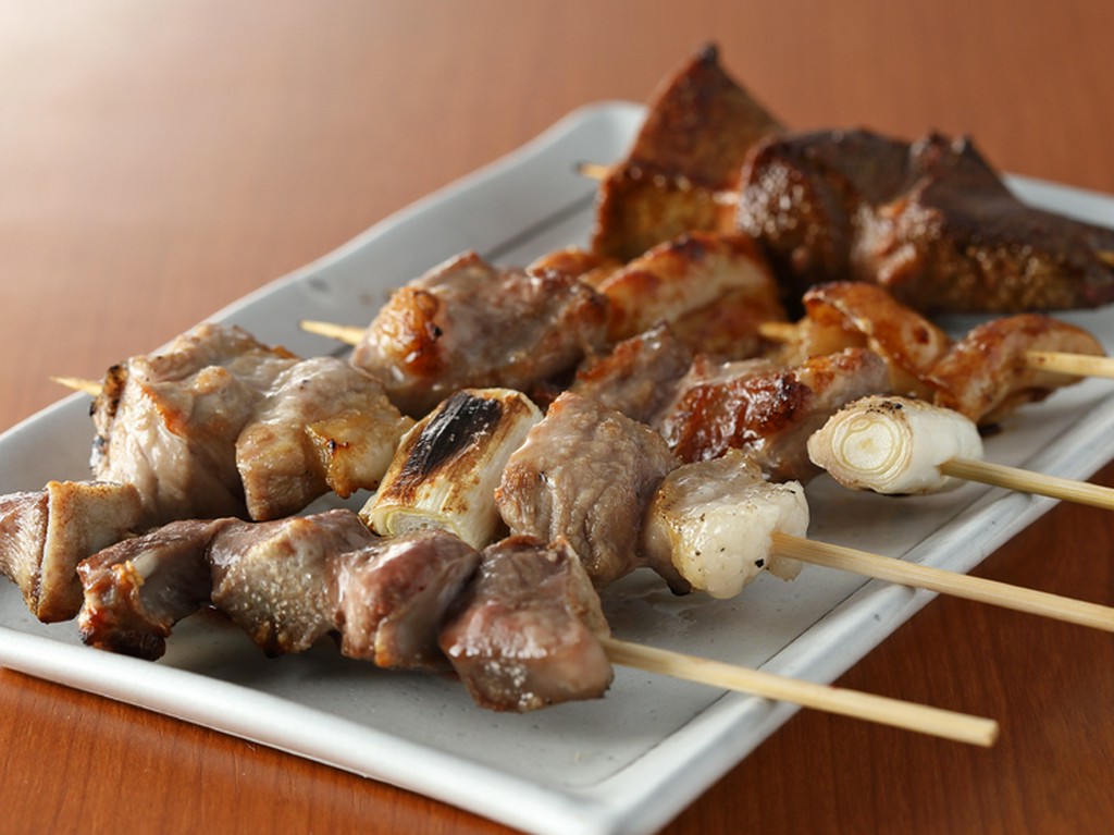 来店第一声はビールとこれ！　期待を裏切らない美味しさの『おまかせ5本盛り』