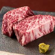 前沢牛は「肉の芸術品」ともいわれるほどの最高級黒毛和牛。最高品質の和牛の味を、ぜひ地元盛岡で。