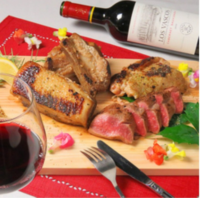 是空の人気コース『肉居酒屋コース』スペアリブや牛タンステーキ、肉料理4品と120分飲み放題付！