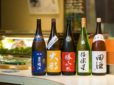 季節の地酒も。「ちょい飲み」で色々な日本酒を堪能