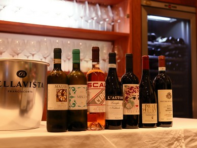 料理との組み合わせを楽しむ。イタリア産のワインに舌鼓