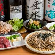 『信州野菜の天ぷら盛り合せ』や『信州サーモンのお造り』など、地元産の食材をおしみなく使用した料理はいずれも美味。信州でしか味わえない、至極の逸品を満喫してみてはいかがでしょう。