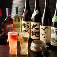 30種類以上の日本酒をご用意しております。季節によって仕入れを変えておりますので、旬の海鮮料理に合うお酒を、お好みに合わせて一緒にお楽しみください。