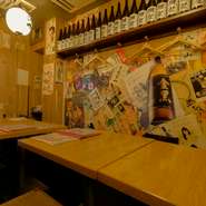 当店は、テレビを見ながらお酒を楽しめます。幅広い年齢層の方にご来店していただいておりますので、お気軽にご来店下さいませ。