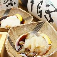 料理工程、切る→漬けるの2工程しかないにも関わらず、予想以上の美味しさ！　ごまかしがきかない魚介の鮮度の良さを知るには、食べるべき一品です。