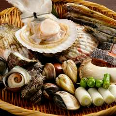 全ての食材は新鮮でボリューム満点。『海鮮炒め』もおすすめ！