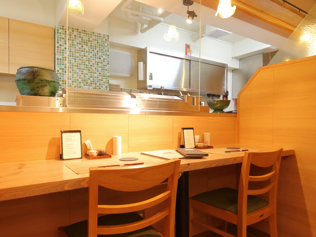 落ち着いた大人の雰囲気。ホッとひと息つける居心地のよい空間