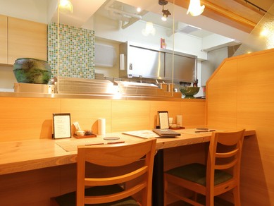 落ち着いた大人の雰囲気。ホッとひと息つける居心地のよい空間