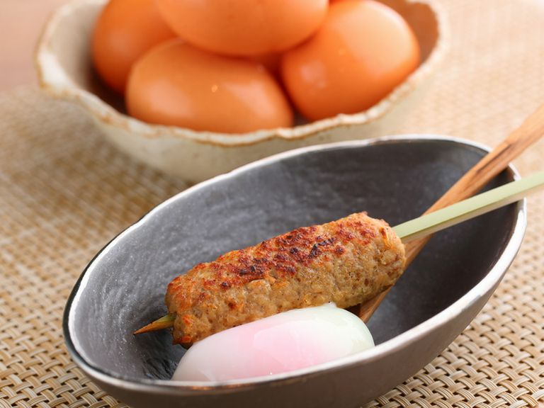 土佐の備長炭でじっくり焼き上げたつくねと最高級の卵の織りなす『月見つくね 庄内彩鶏の厳選たまご』
